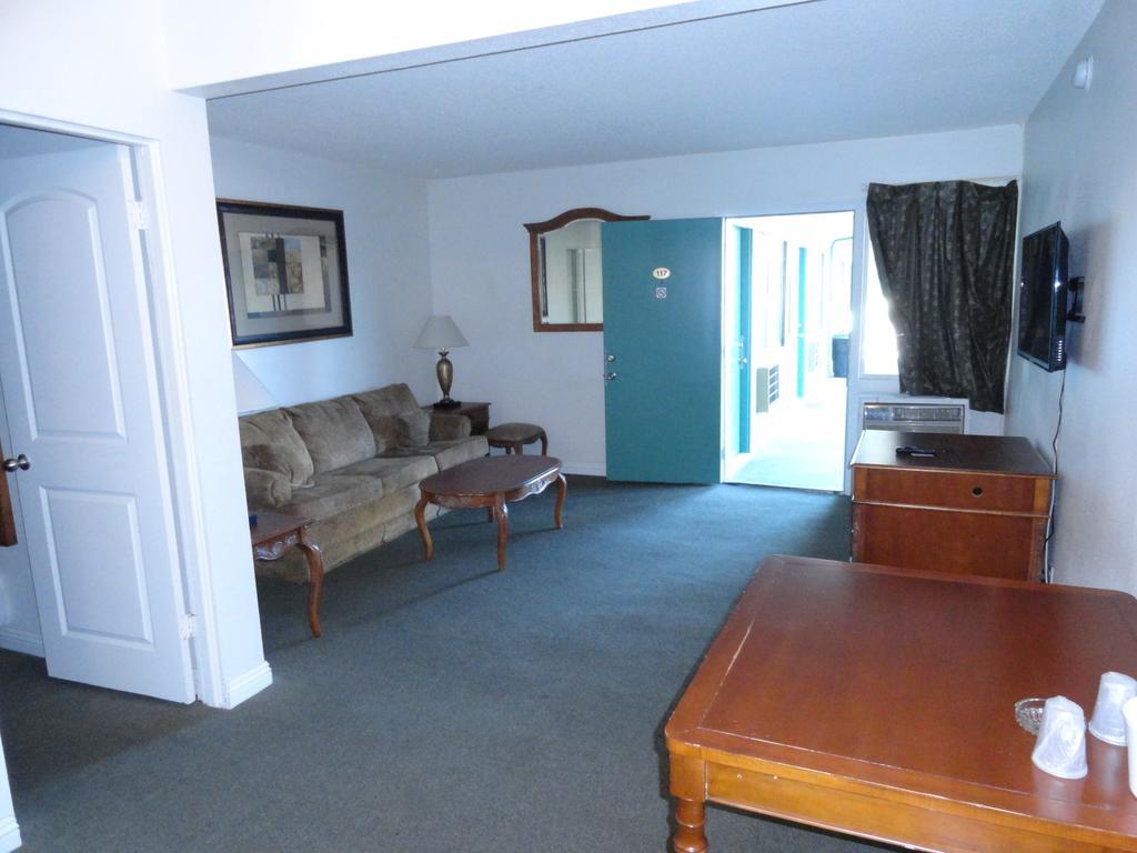 Travel Inn Los Angeles Room photo