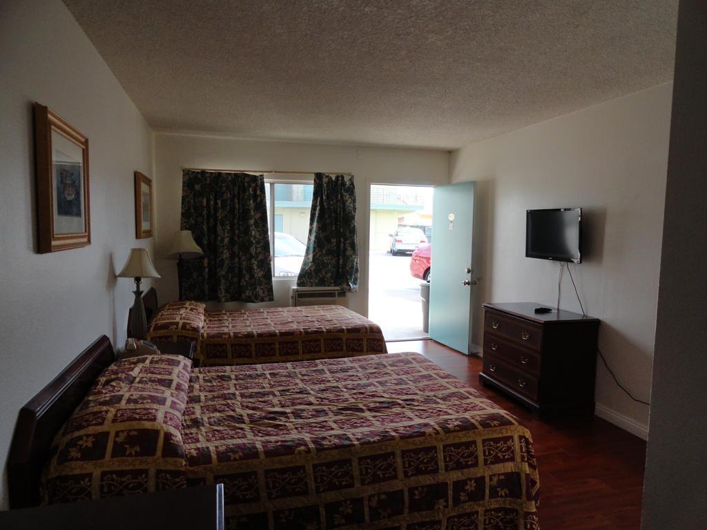 Travel Inn Los Angeles Room photo