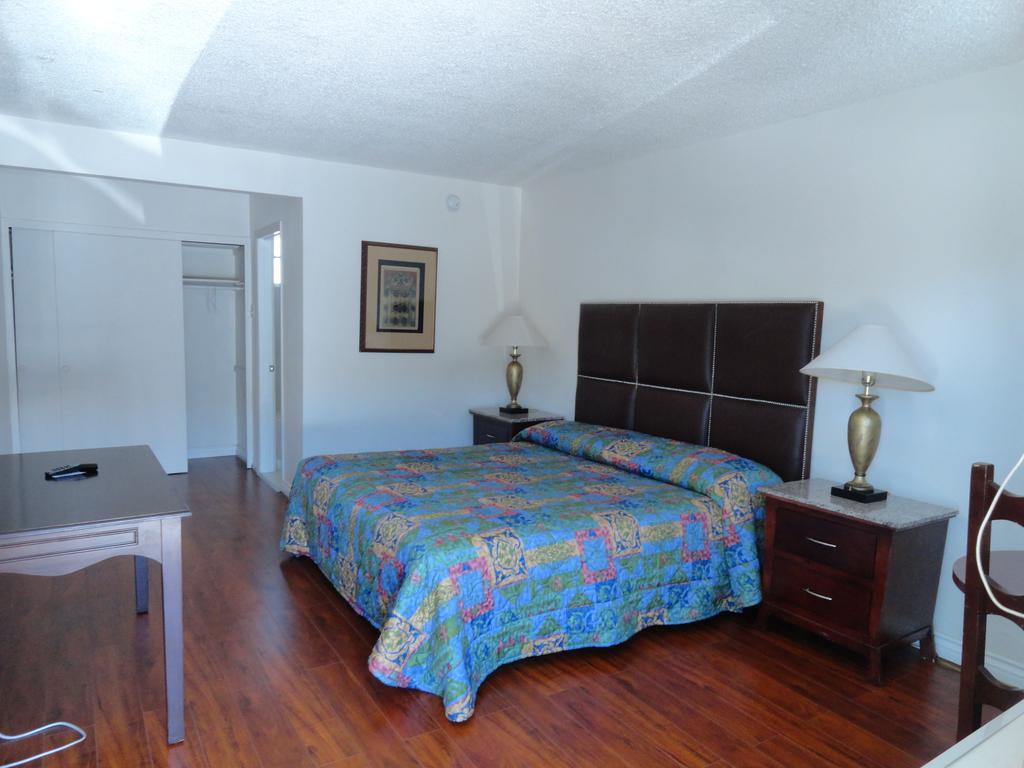Travel Inn Los Angeles Room photo