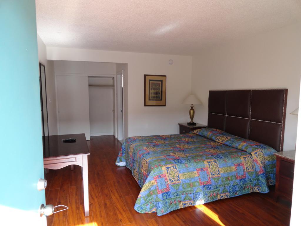 Travel Inn Los Angeles Room photo